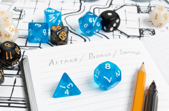 Dobbelstenen, miniaturen en spelkaart voor een tabletop rollenspel op tafel